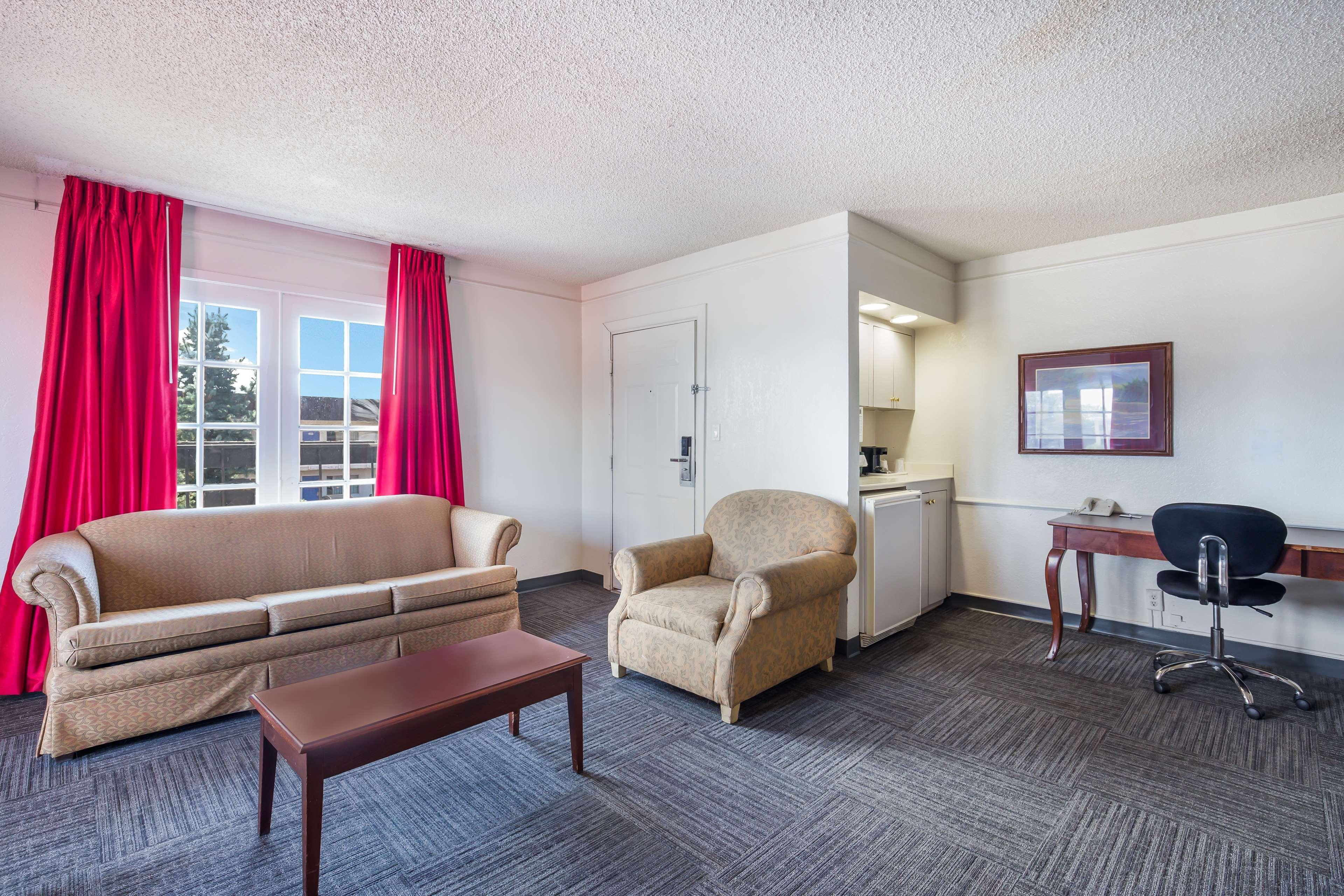 Americas Best Value Inn DEN Екстериор снимка
