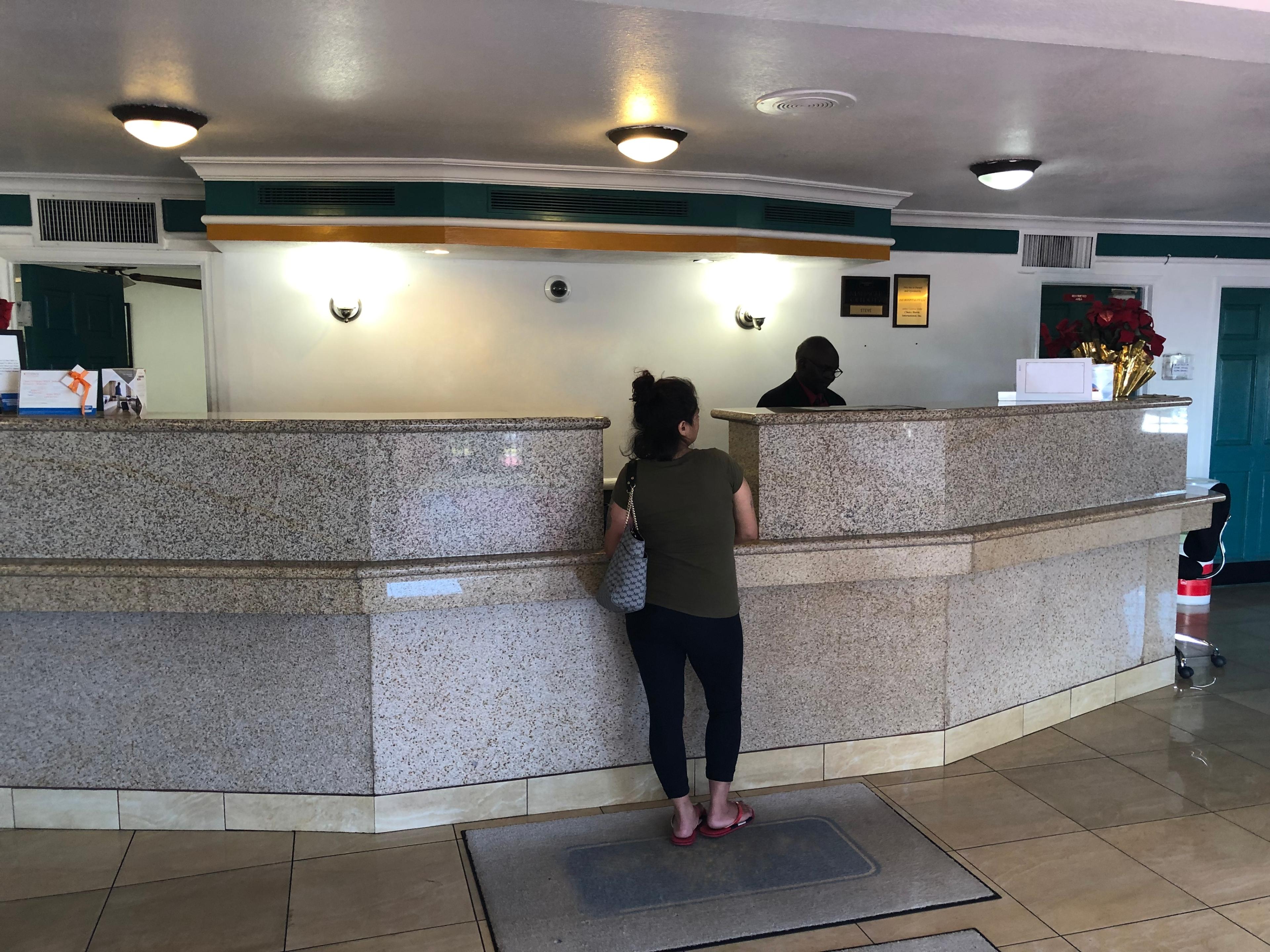 Americas Best Value Inn DEN Екстериор снимка