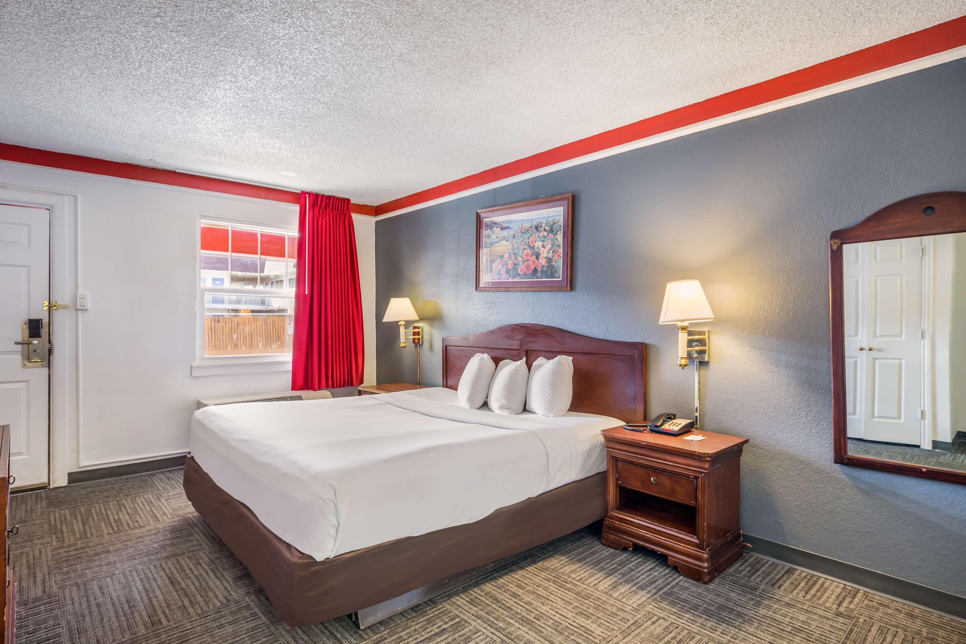 Americas Best Value Inn DEN Екстериор снимка