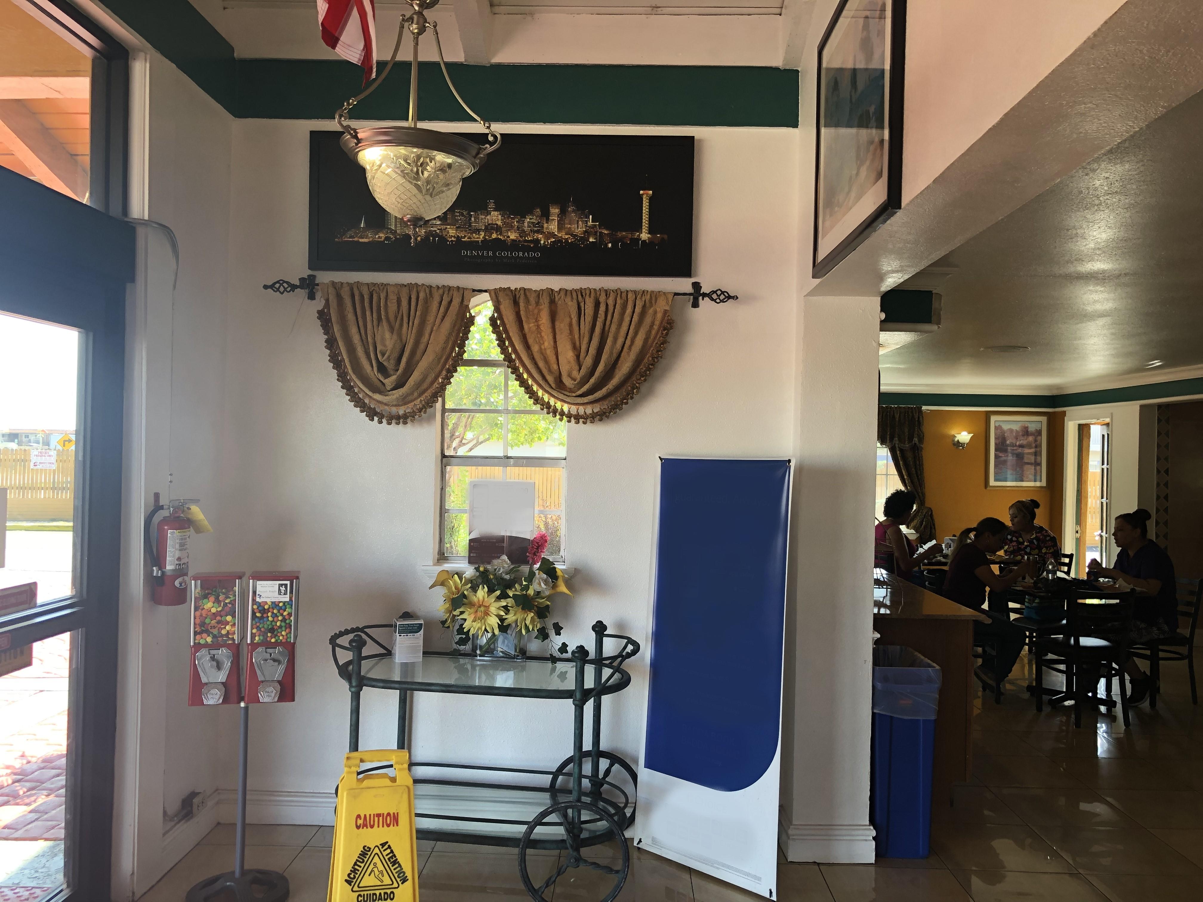 Americas Best Value Inn DEN Интериор снимка