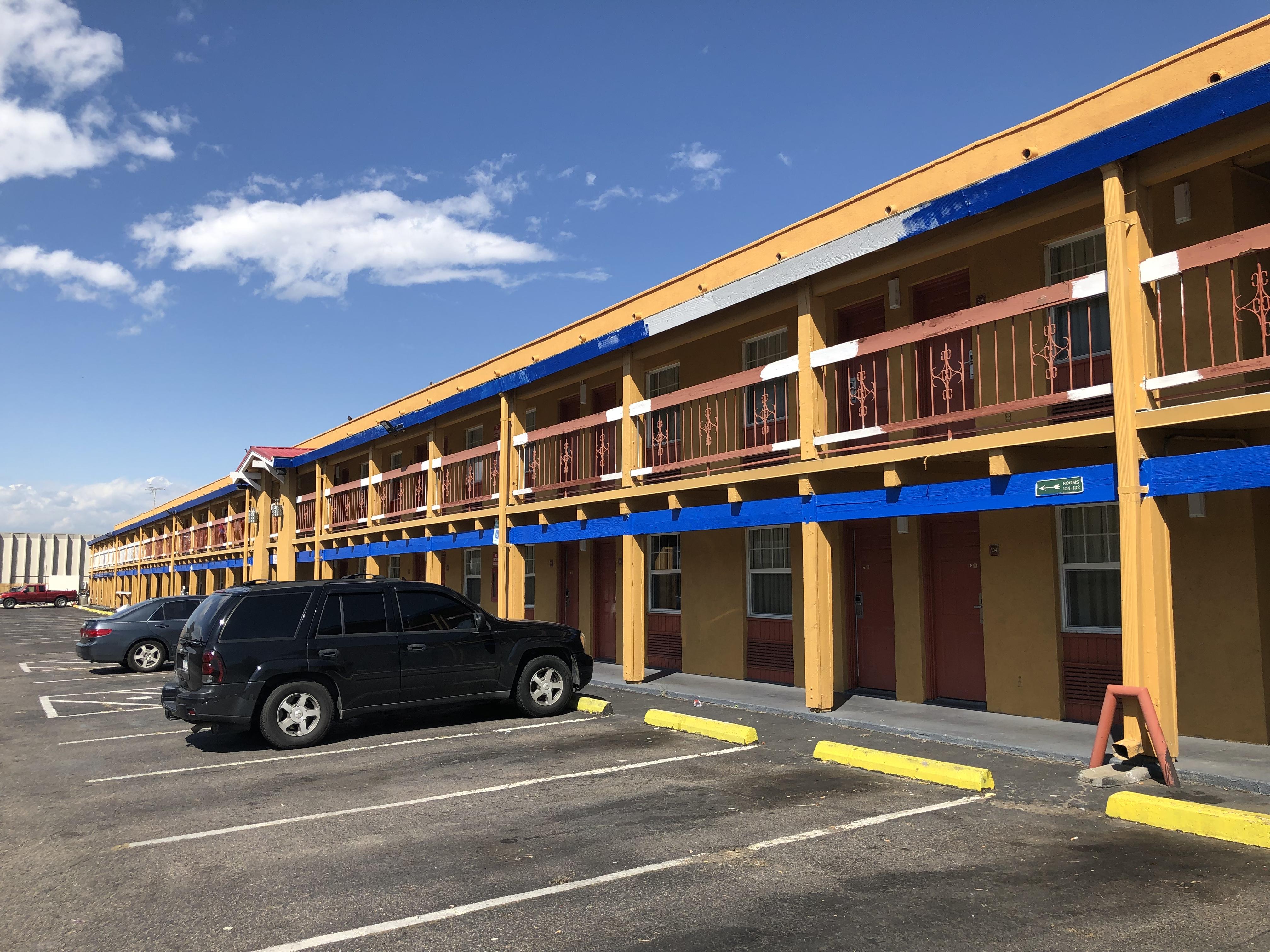Americas Best Value Inn DEN Екстериор снимка