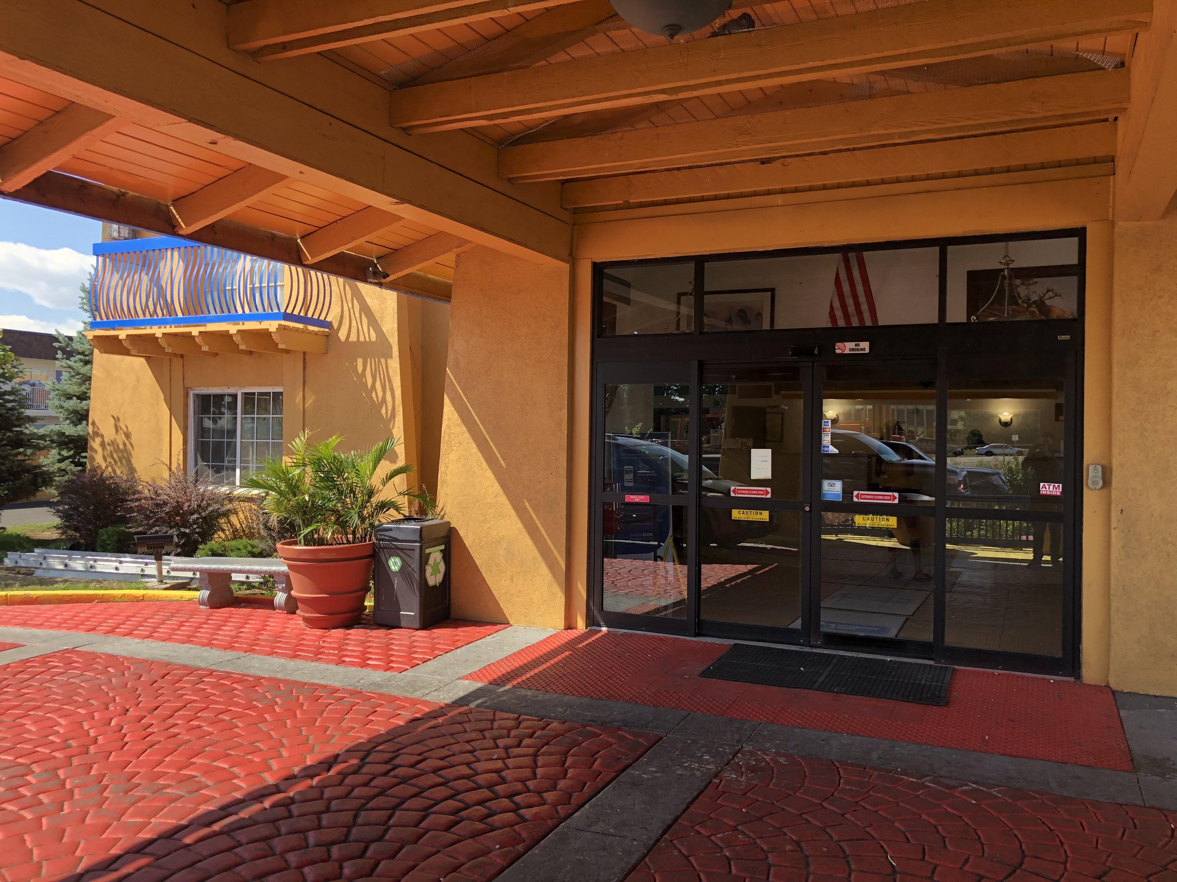 Americas Best Value Inn DEN Екстериор снимка