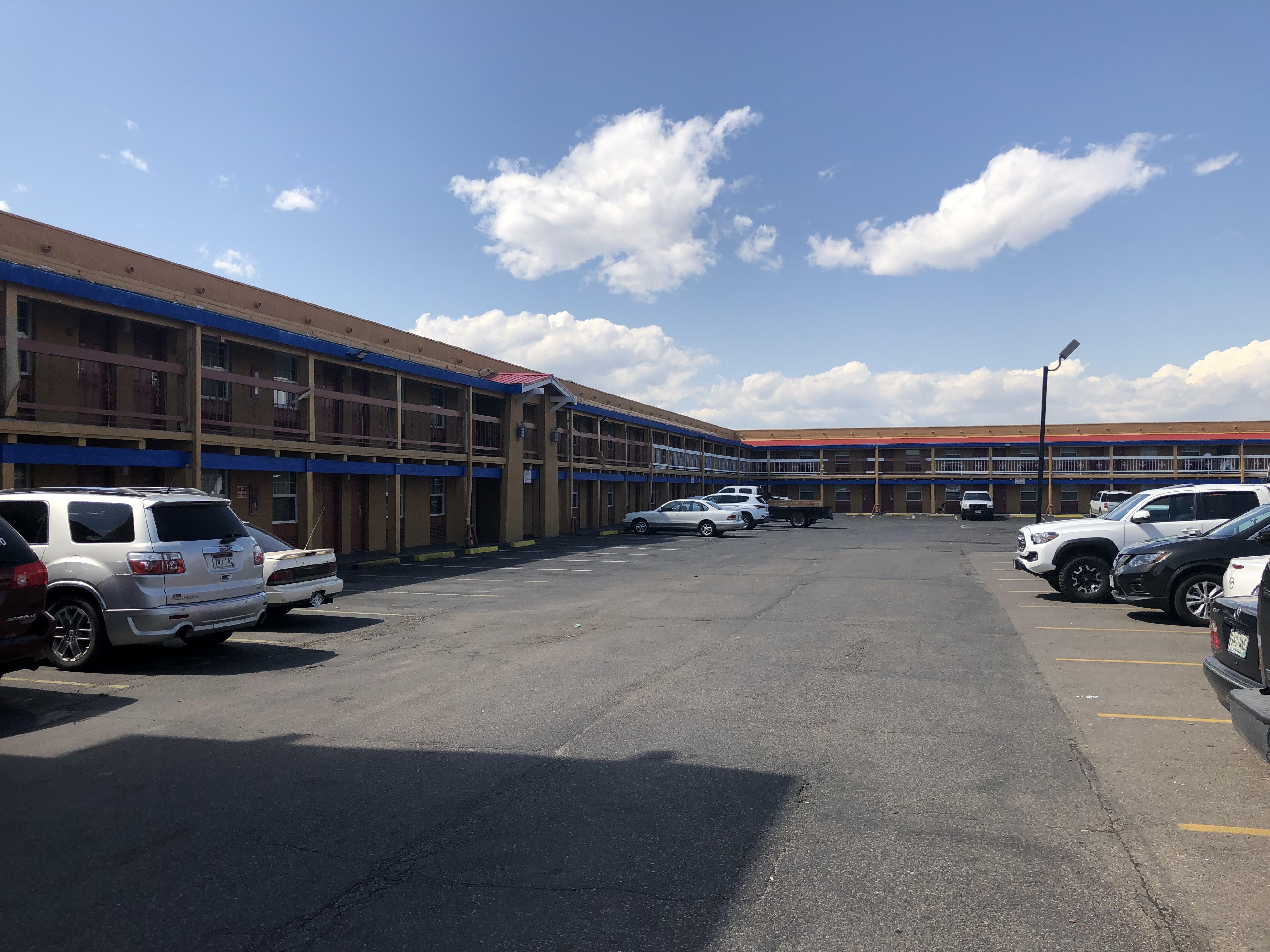 Americas Best Value Inn DEN Екстериор снимка