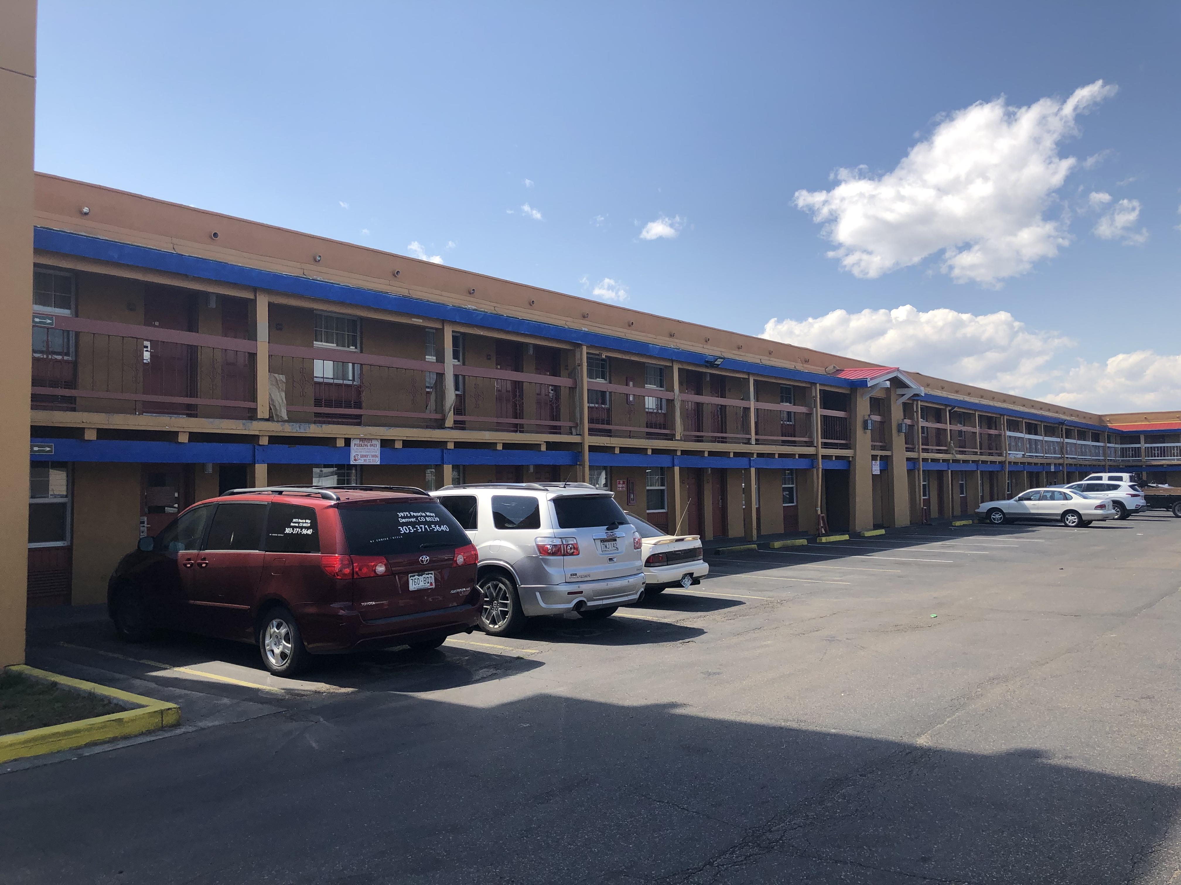Americas Best Value Inn DEN Екстериор снимка