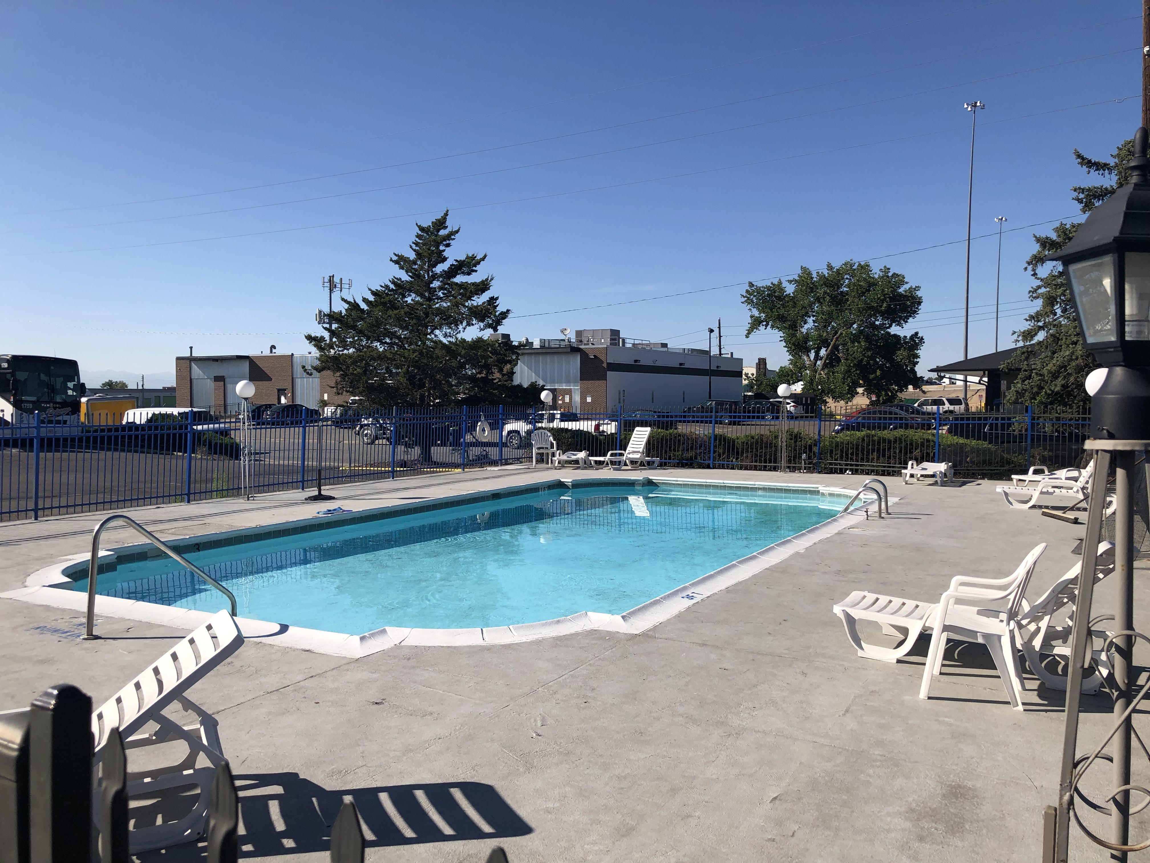 Americas Best Value Inn DEN Екстериор снимка
