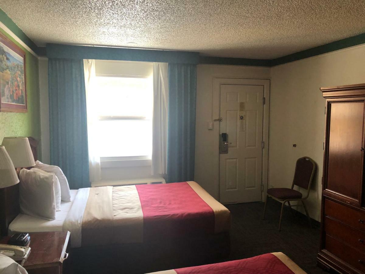 Americas Best Value Inn DEN Екстериор снимка