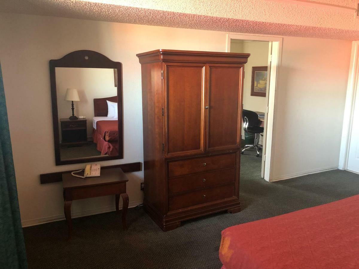 Americas Best Value Inn DEN Екстериор снимка